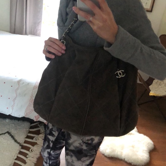 Beautiful Chanel Taupe Shoulder Bag - Picture 3 of 4